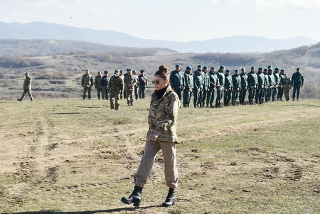 Ali Baş Komandan İlham Əliyev Şuşada hərbçilər qarşısında çıxış edib