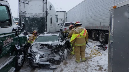 ABŞ-da qarlı yolda 47 maşın toqquşub - VİDEO