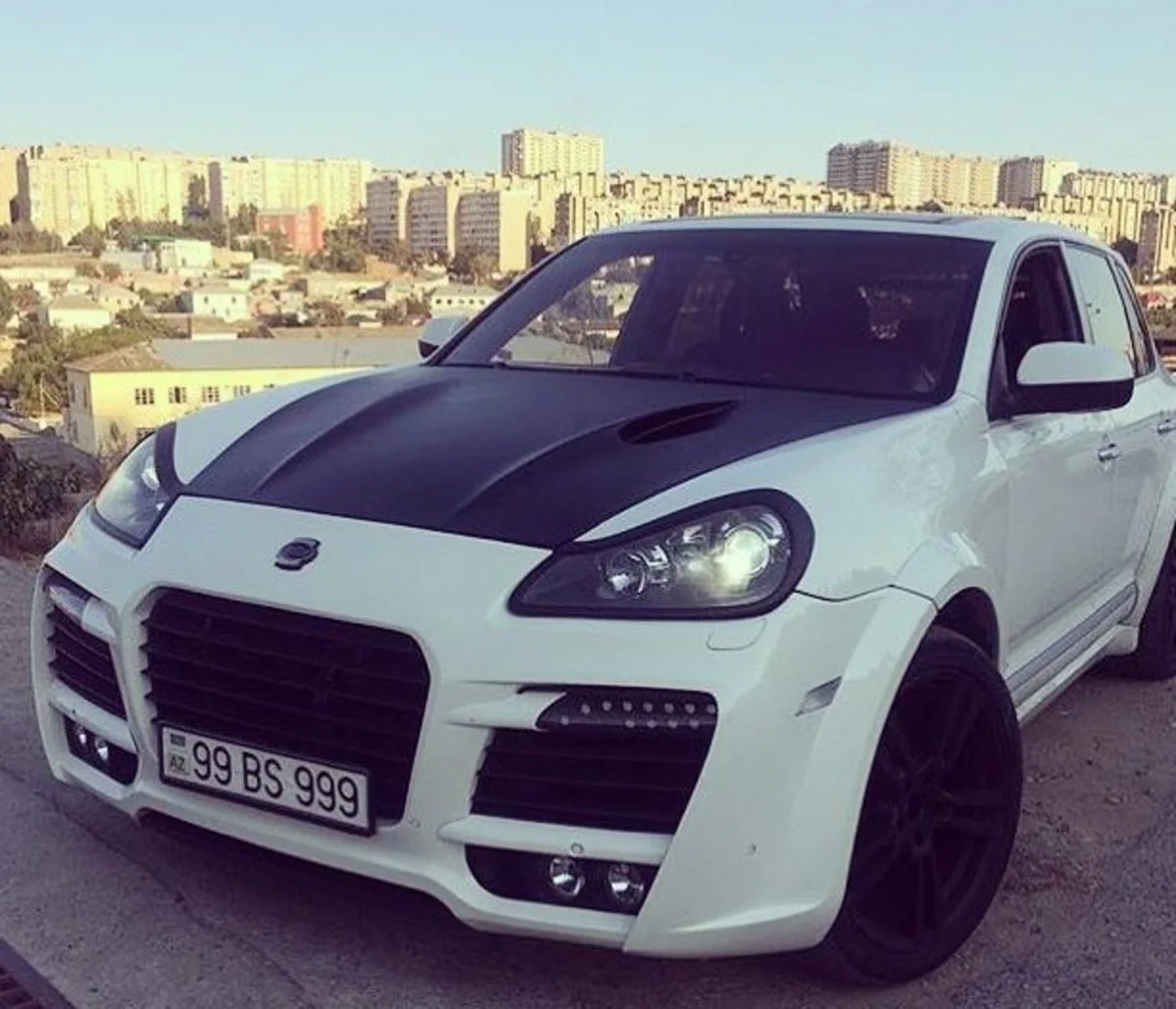 Məhkəmə Bakıda “Porsche” ilə qadını vuraraq öldürən yeniyetmə barəsində qərar çıxarıb