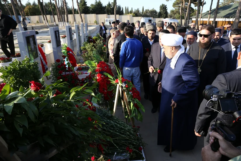 Azərbaycan dini konfessiyalarının rəhbərləri Zəfər parkı və II Şəhidlər xiyabanını ziyarət ediblər