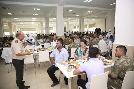 Bu gün bütün hərbi hissələrdə “Açıq qapı” günü keçirilib