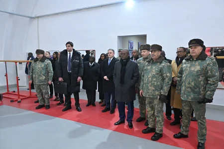 Президенту Гвинеи-Бисау показали вооружение командос Азербайджана