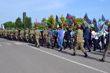 28 May - Respublika Günü münasibətilə Silahlı Qüvvələrdə silsilə tədbirlər keçirilib