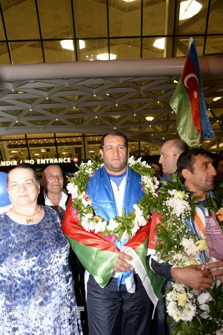 Azərbaycan paralimpiyaçıları ölkəyə qayıdıb - FOTO