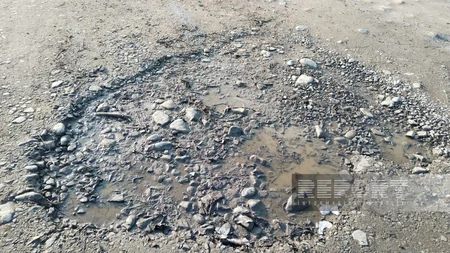 Oğuzda kənd yolu bərbad vəziyyətə düşüb