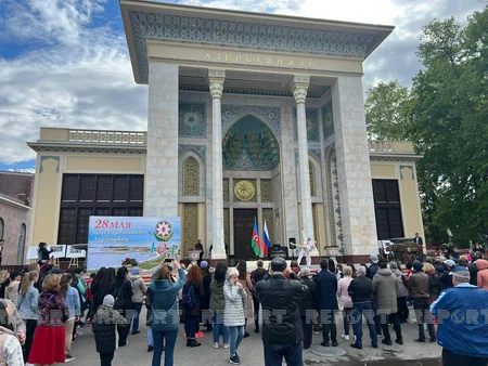Под открытым небом в павильоне Азербайджан на ВДНХ отметили День независимости