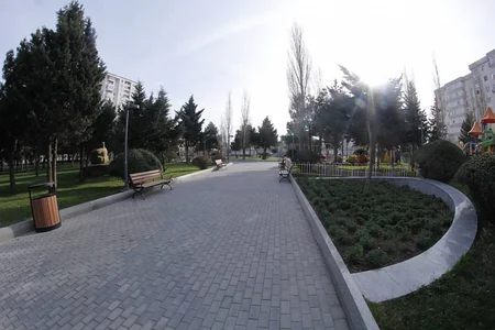 Prezident və birinci xanım Yeni Yasamal yaşayış massivindəki istirahət parkında yenidənqurmadan sonra yaradılan şəraitlə tanış olub