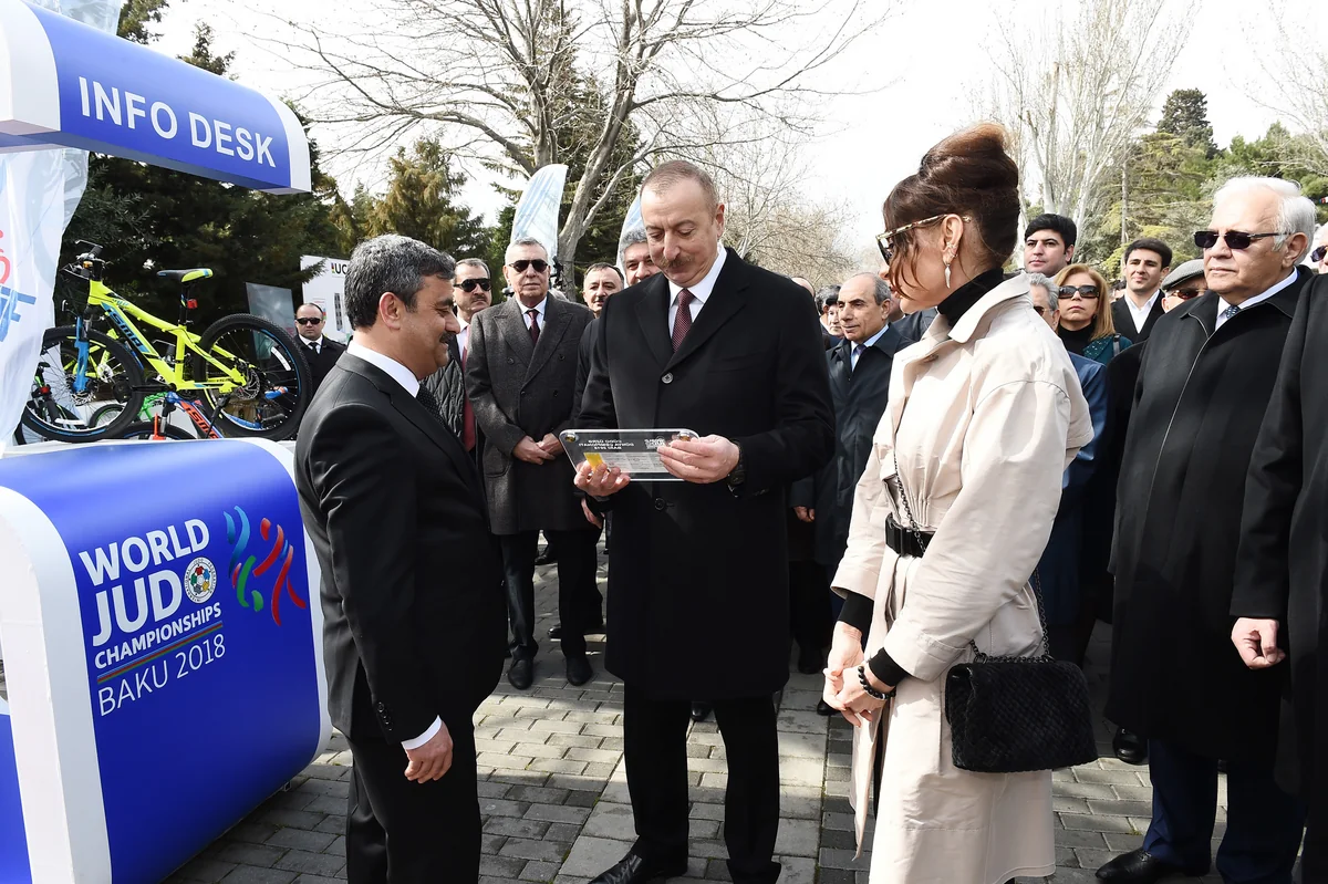 Prezident İlham Əliyevə velosiped və cüdo üzrə dünya çempionatlarının ilk bileti təqdim edilib
