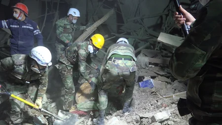 Xilasedicilər Gəncədə dağıntılar altından 52 yaralı və 13 meyit çıxarıb