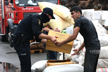 Bakıda ticarət obyektindəki yanğın söndürülüb - YENİLƏNİB-3