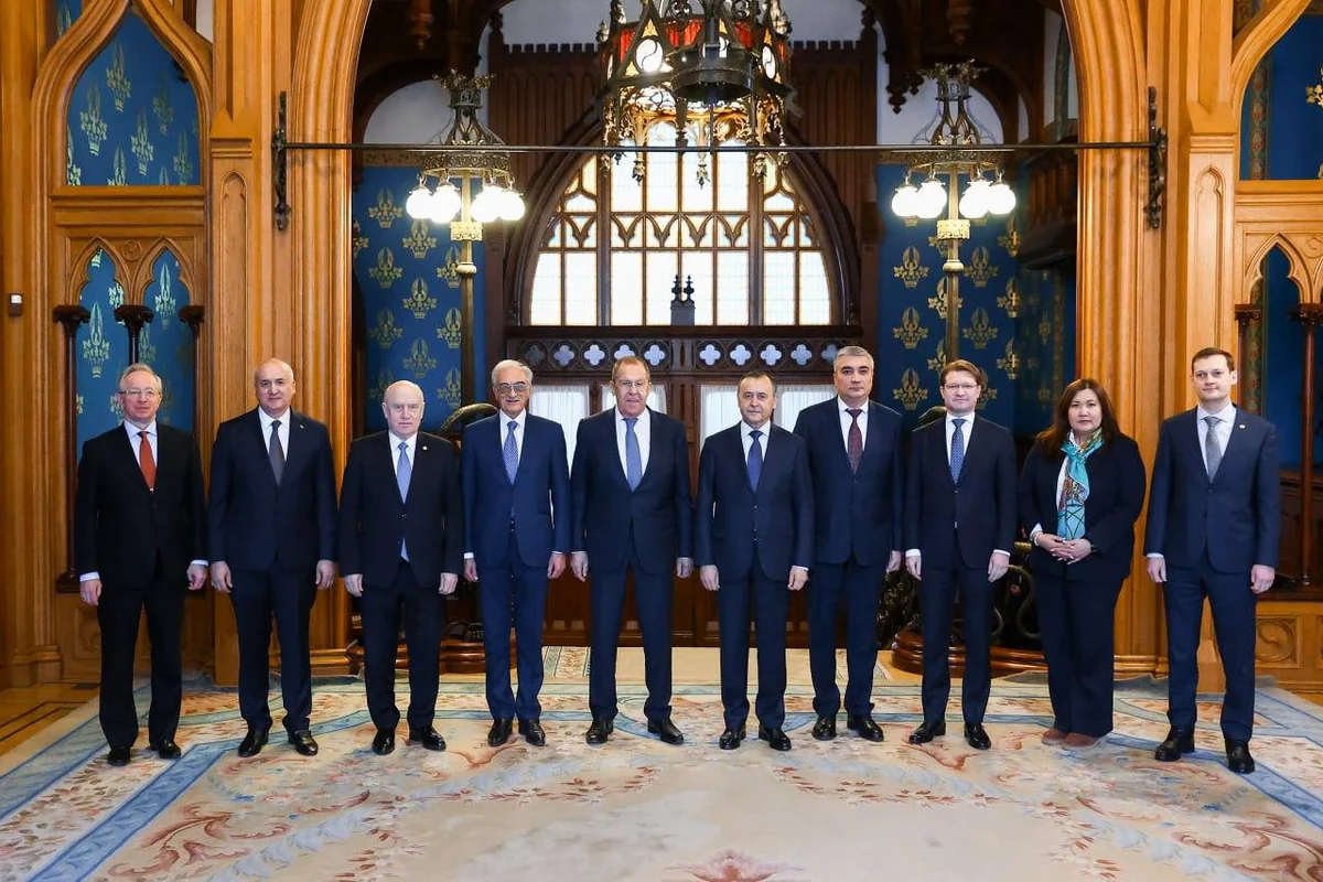 Russian FM meets ambassadors of CIS countries