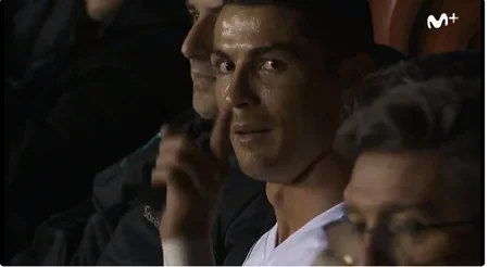 Ronaldu matçda dəyişiklikdən sonra onu çəkən operatora narazılıq edib