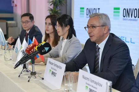 ONVOLT elektromobil satış-sərgi salonunu və SKYWELL ET5 modelini təqdim edib