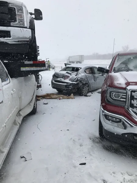 ABŞ-da qarlı yolda 47 maşın toqquşub - VİDEO
