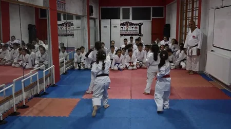 Türkiyədə sənədsiz yaşayan azərbaycanlı yeniyetmə idmançılar beynəlxalq müsabiqələrə qatıla bilmirlər - VİDEO