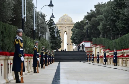 Prezident İlham Əliyev Şəhidlər xiyabanını ziyarət edib - FOTOLAR - YENİLƏNİB