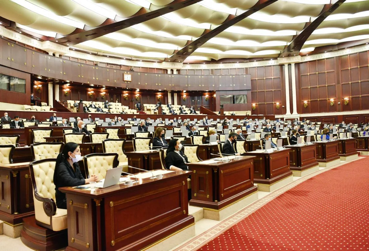 Parlament gələn ilin büdcə zərfini müzakirə edir