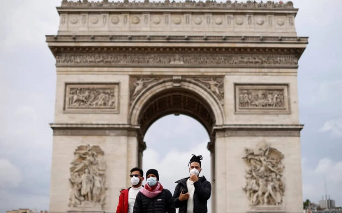 Франция отменяет санитарный паспорт