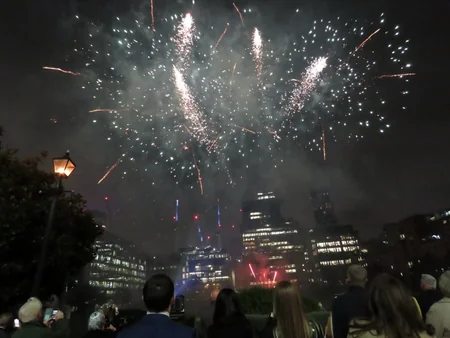 Zəfər Günü Londonda təntənəli şəkildə atəşfəşanlıqla qeyd edilib