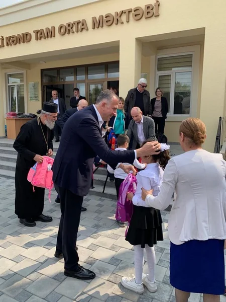 Gürcüstan Azərbaycandakı yeni gürcüdilli məktəbə hədiyyə göndərib