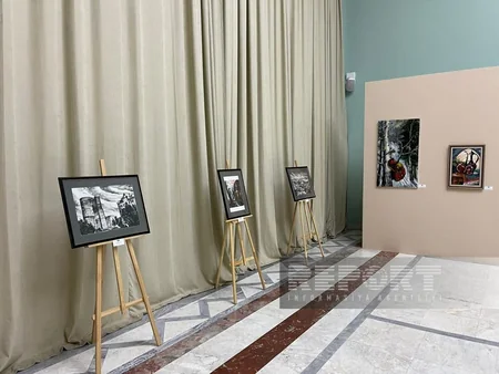 Azərbaycanlıların Həmrəyliyi Günü ərəfəsində Moskvada “Nar dastanı” sərgisi açılıb