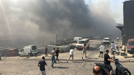 İzmirin bir neçə rayonunda meşə yanğını qeydə alınıb, yaşayış məntəqələri təxliyə edilib - YENİLƏNİB