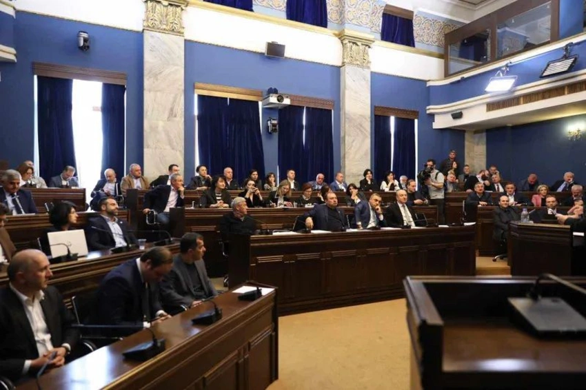 Gürcüstan parlamentinin komitəsi prezidentin Xarici agentlər haqqında qanuna vetosunun ləğvini təsdiqləyib