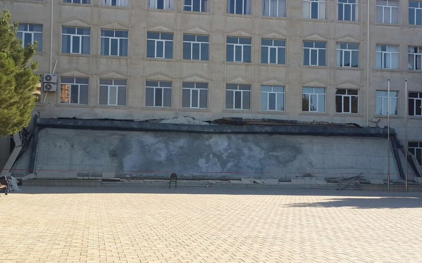Sumqayıt Dövlət Universitetinin əsas binasının girişi uçub - FOTO