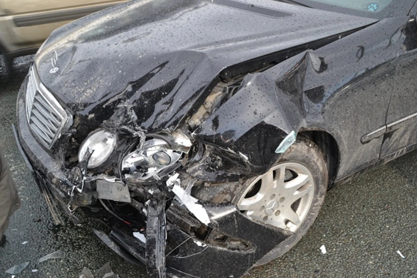 Mingəçevirdə Mercedes və VAZ-2107 toqquşub: xəsarət alanlar var