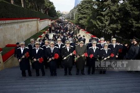 People of Azerbaijan pay tribute to 20 January martyrs - PHOTOS