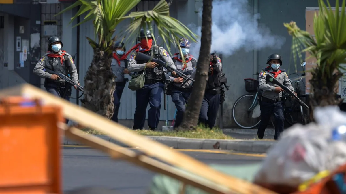 Myanmada polis aksiyaya hücum edib, 6 nəfər ölüb