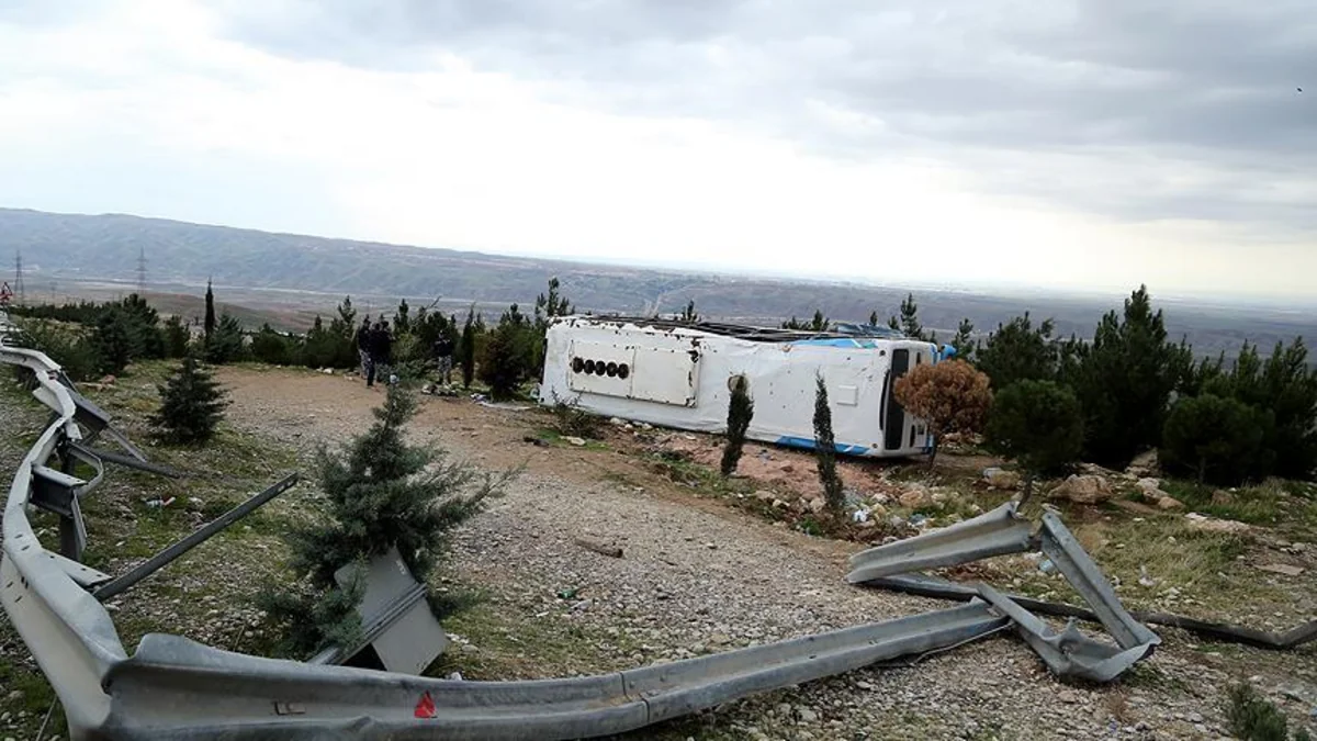 Nepalda sərnişin avtobusu aşıb: 14 ölü, 9 yaralı var