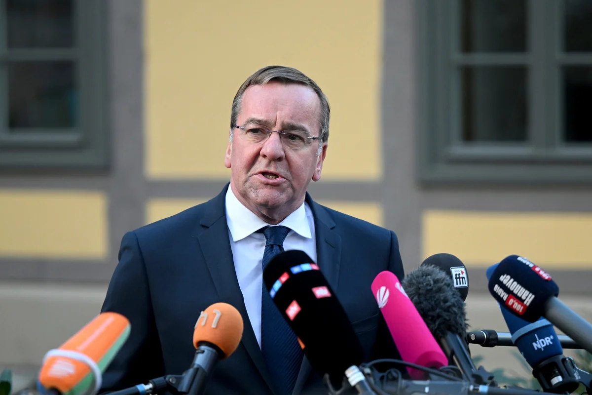 Almaniyanın yeni müdafiə naziri fəaliyyətə başlayıb