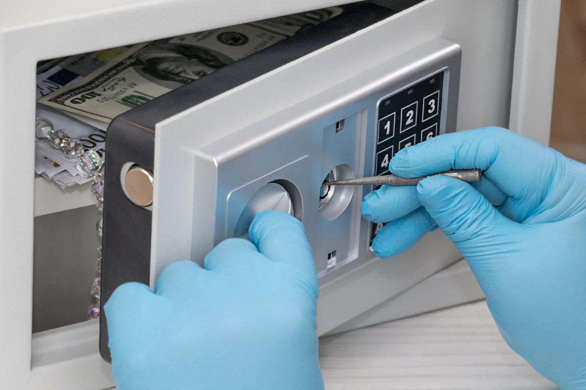 Keçmiş məhkum ödəmə terminalından 2 176 manat oğurlayıb