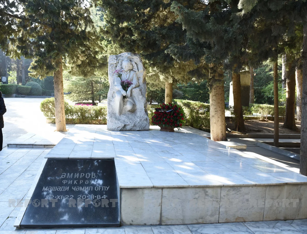 Fikrət Əmirovun məzarı ziyarət olunub