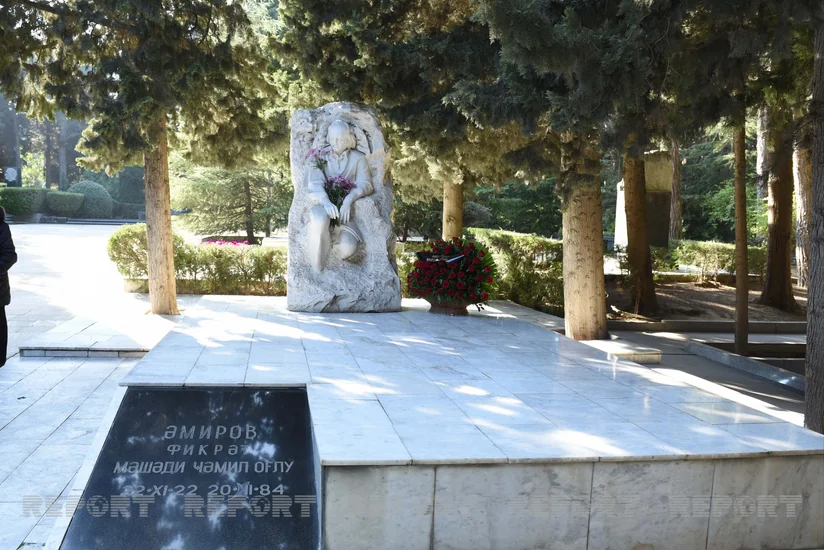 Fikrət Əmirovun məzarı ziyarət olunub