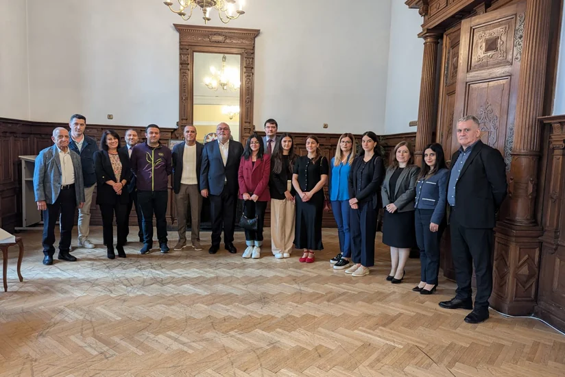 Azərbaycanın Macarıstandakı səfiri Ümumdünya Şahmat Olimpiadasında iştirak edən milli üzvləriylə görüşüb