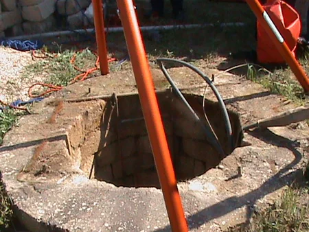 ​FHN əməkdaşları su quyusuna düşmüş şəxsi xilas edib - FOTO - YENİLƏNİB