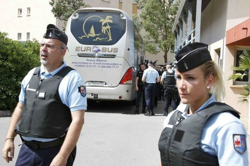 Parisdə naməlum sürücü avtomobili bara çırpıb, ölən və xəsarət alanlar var