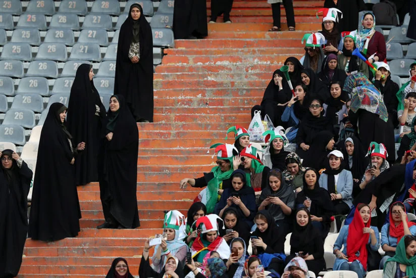 Iran arrests top actresses for removing headscarves