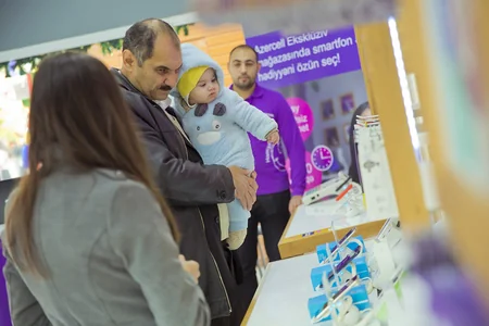 Azercell “Soyuq Əllər, İsti Ürək” xeyriyyə yarmarkasına dəstək verir
