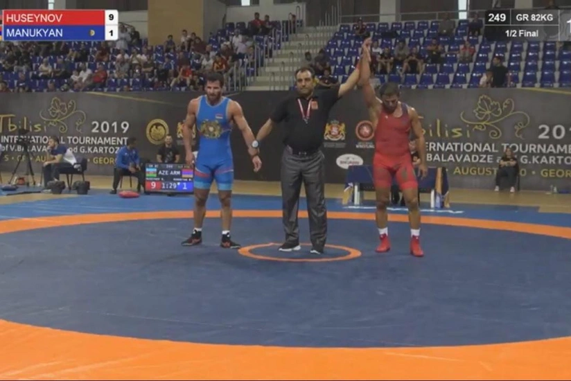 В турнире Гран-при азербайджанский борец обыграл армянина и вышел в финал