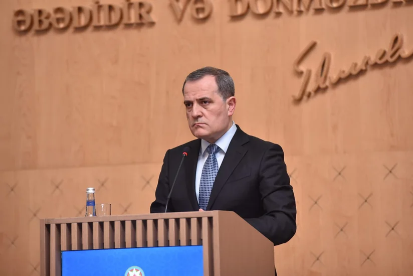 Глава МИД Азербайджана и комиссар ЕС обсудили вопрос разминирования освобожденных земель