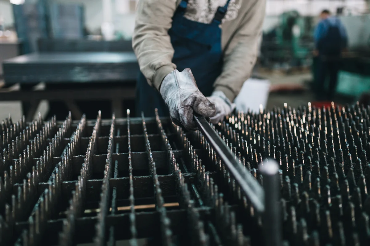 Dünyada xam polad istehsalı azalıb