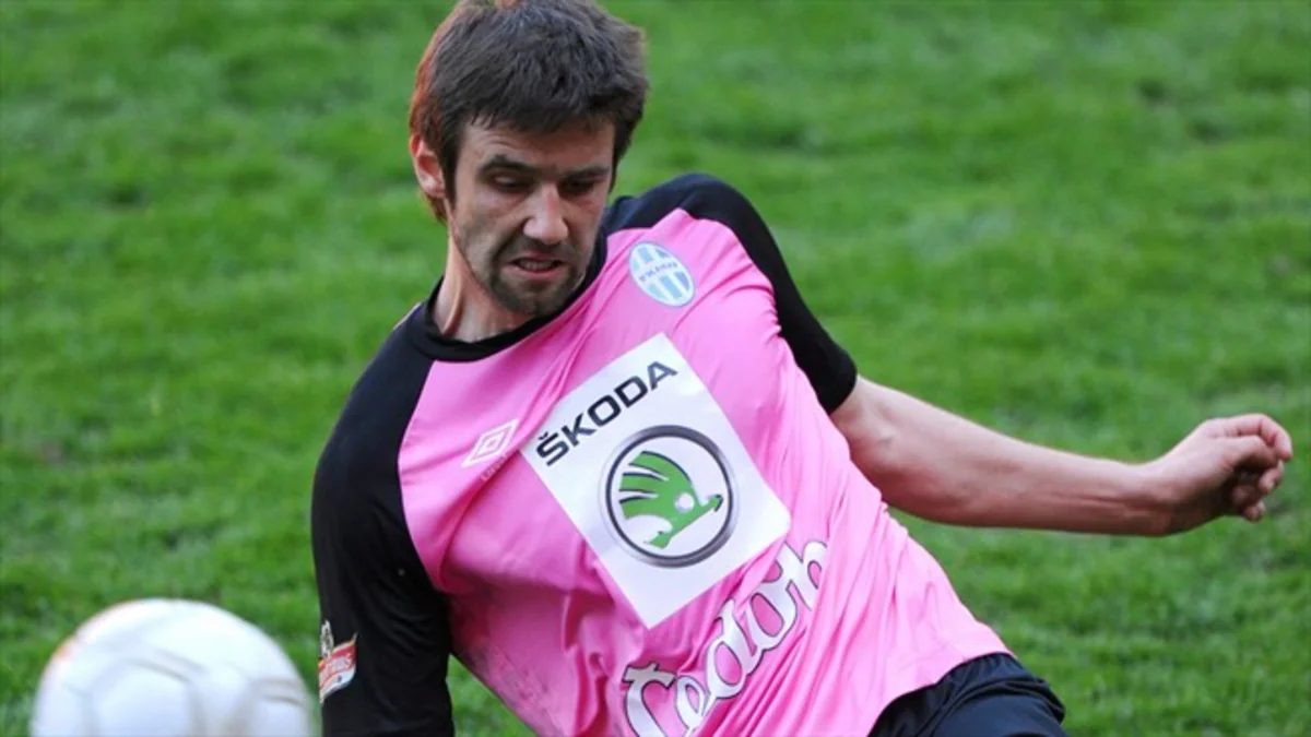 ​Qarabağ makedoniyalı futbolçu ilə müqavilə imzalayıb