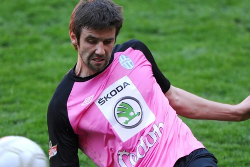 ​Qarabağ makedoniyalı futbolçu ilə müqavilə imzalayıb