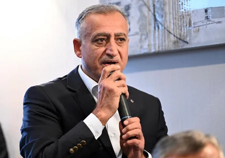 Gənclər və idman naziri federasiya nümayəndələri ilə görüşüb