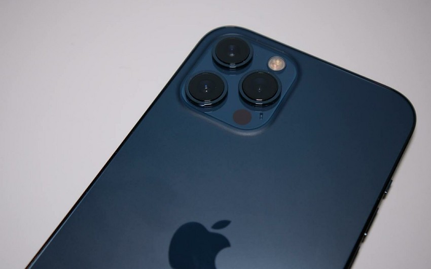 Apple to send 'jailbroken' iPhones to security program participants