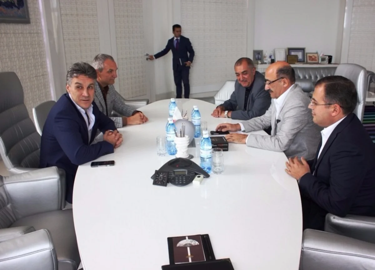 ​Nazir Əbülfəs Qarayev Rusiyanın “İnsan və Qanun” verilişinin aparıcısı ilə görüşüb