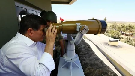 Davutoğlu İŞİD-lə qarşıdurmanın yaşandığı Kilis bölgəsinə səfər edib - FOTO